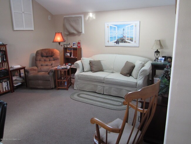 Building Photo - 115 10th Ave