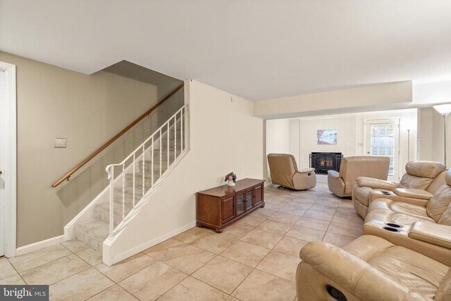 Building Photo - 7421 Beverly Manor Dr