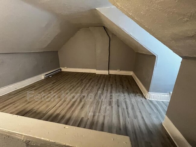 Building Photo - 538 Chester St