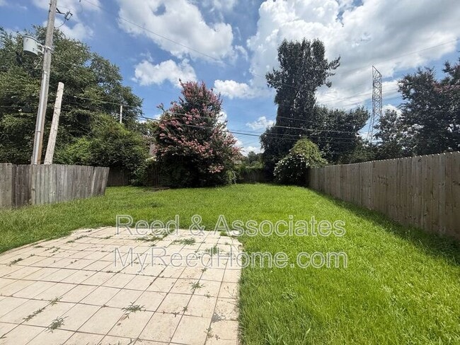 Building Photo - 6935 Hillindale Dr