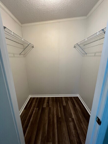 Building Photo - 16 Madison Dr