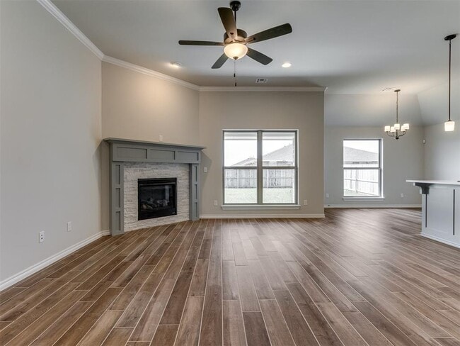 Building Photo - 644 Laurel Grv
