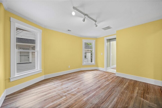 Building Photo - 185 Columbia Ave