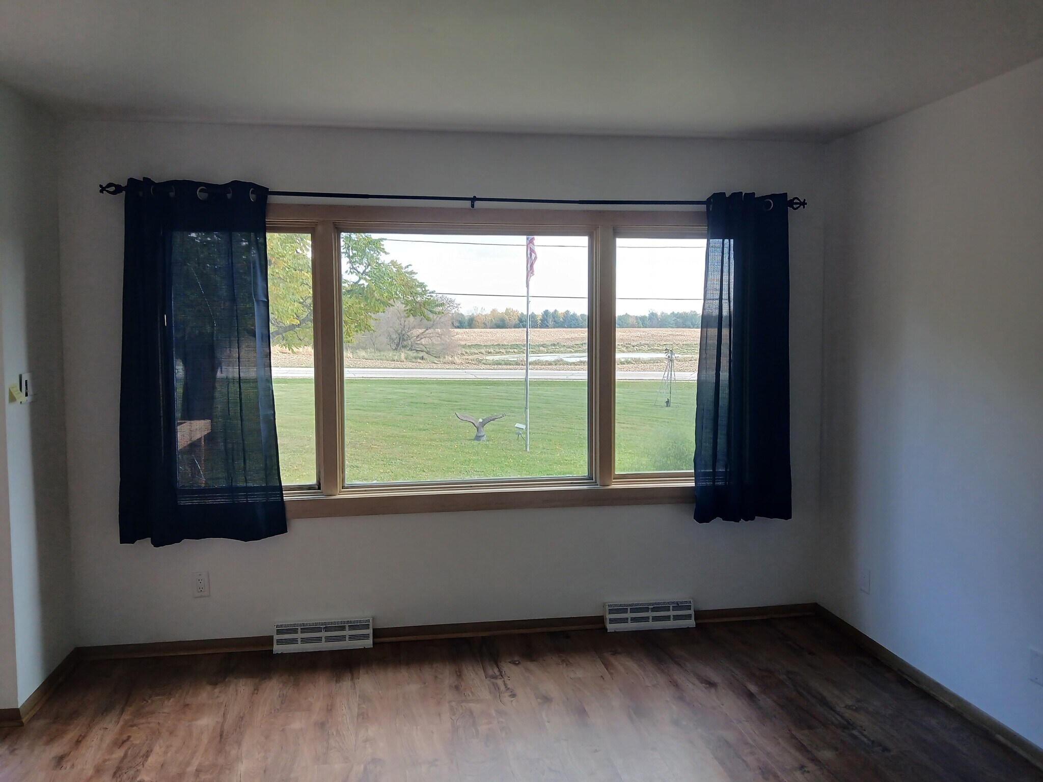 Living room - W360N7335 Brown St