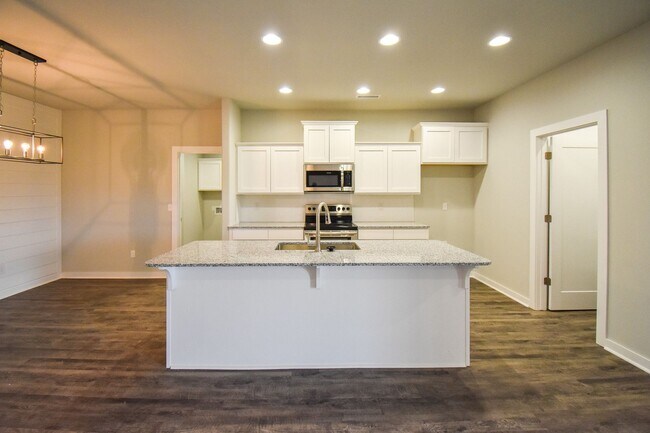 Building Photo - 4 Bedroom 2 Bathroom Home In Farmington, AR.