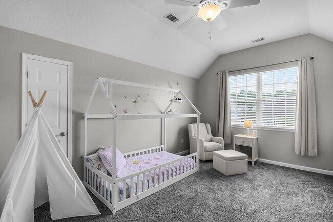 Building Photo - 721 Canyon Dr