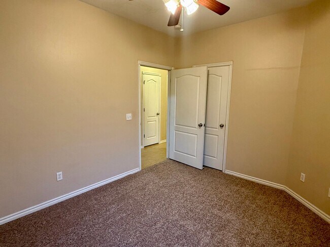 Building Photo - Beautiful Home in Surrey West of Yukon with Pool Access and Lawncare Included