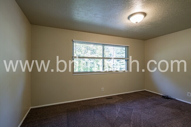 Building Photo - 3564 E 7800 S