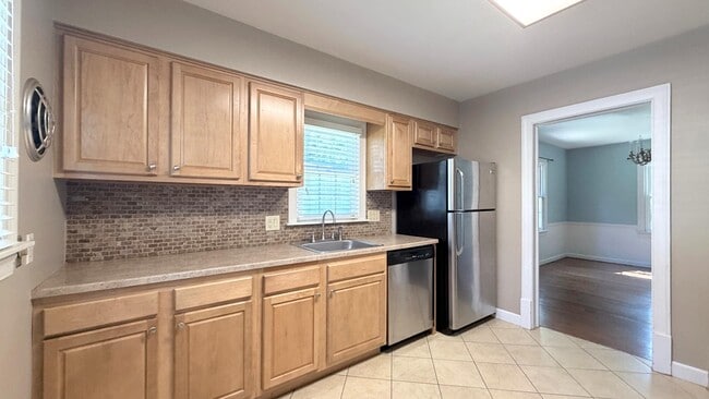 Building Photo - 555 S Ruston Ave