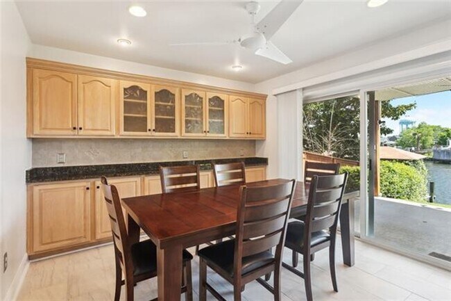 Building Photo - Beautiful Water Front Home