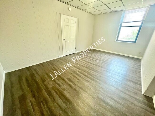 Building Photo - 313 N 12th St