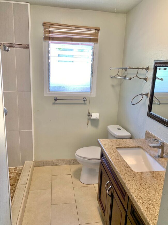 Building Photo - 938 Makiki St