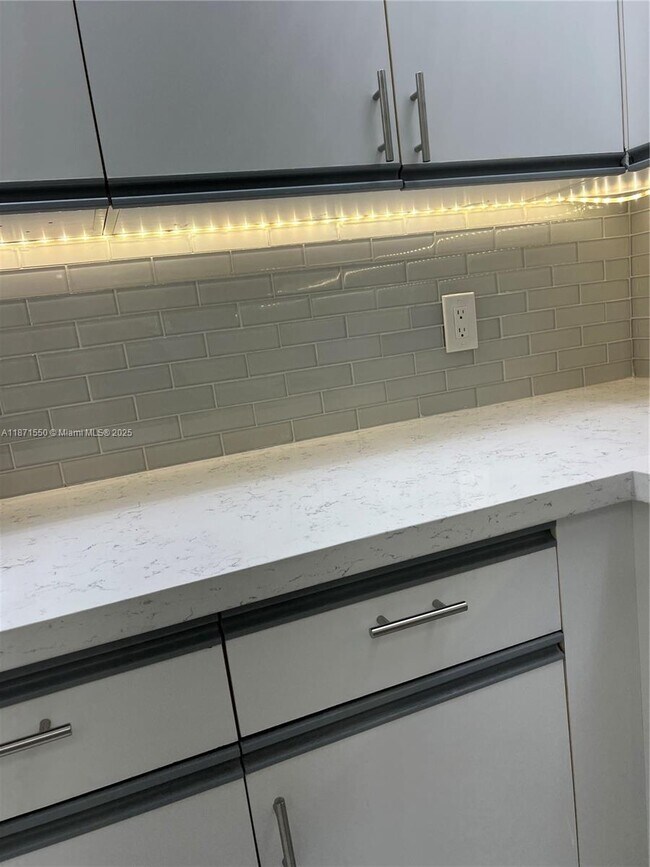 Building Photo - 1200 SW 125th Ave