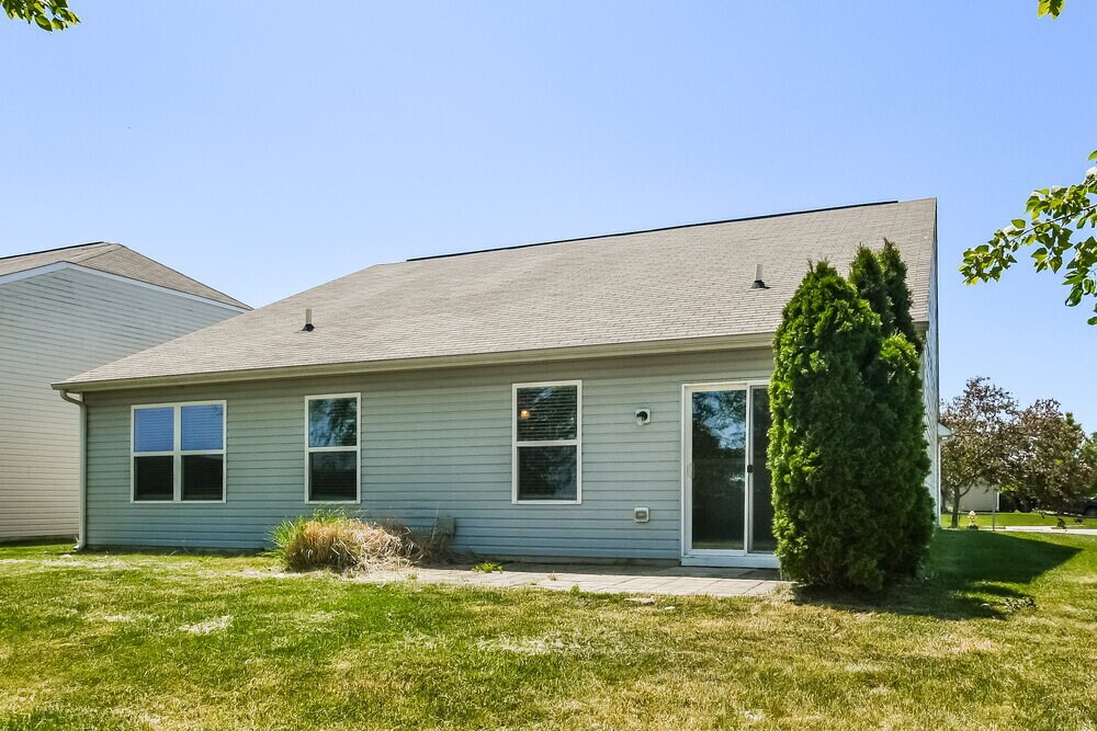 Building Photo - 15298 Royal Grove Dr