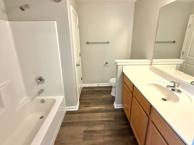 Building Photo - Great Location and Priced to Move-Cordova Home