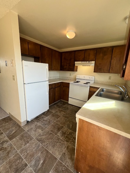 Building Photo - 100-190 SE Viewmont Ave