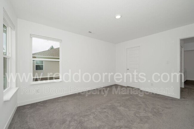 Building Photo - 6380 Apperson Dr