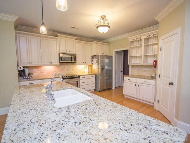 Building Photo - Luxury Living in Canebrake – Spacious, Stylish & Perfectly Located!
