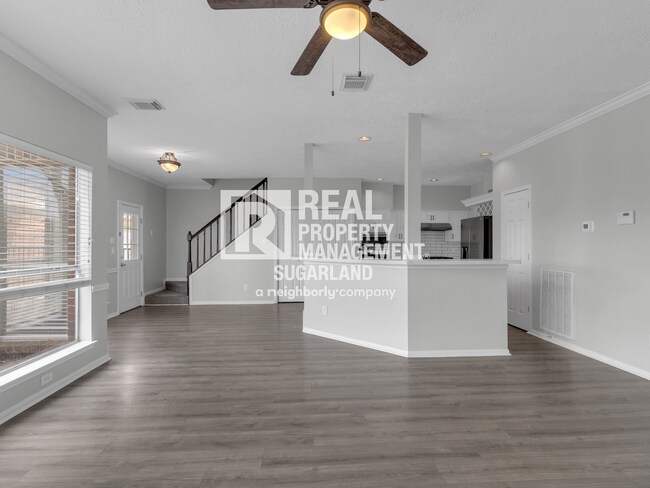 Building Photo - Executive Living in the Heart of Sugar Land