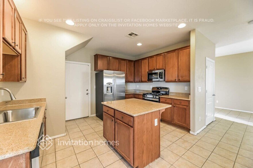 Building Photo - 628 Sumatra Pl