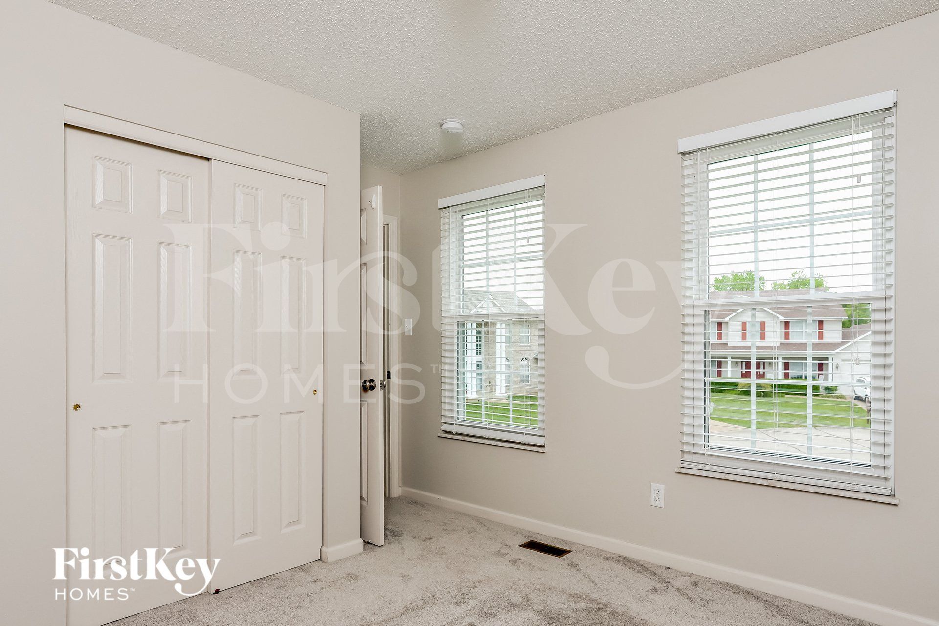 Building Photo - 5 Shady Moss Ct