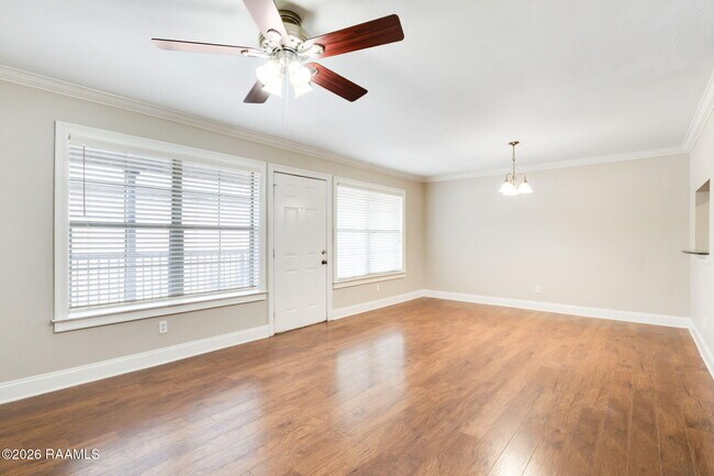 Building Photo - 112 Hillside Dr