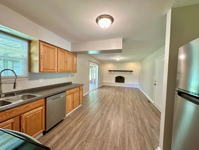 Building Photo - 6530 Pine Cone Dr