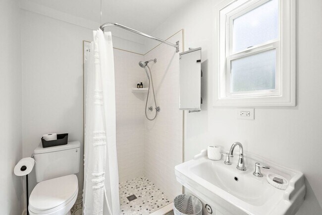 Building Photo - Laguna Village Furnished Rental