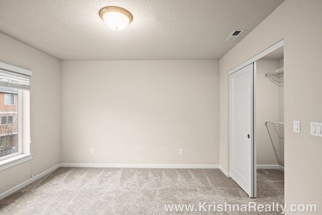 Building Photo - Lovely 2 BR* 2.5 BA Townhome in Hillsboro, Minutes from Orenco Station! **Excellent Location!**