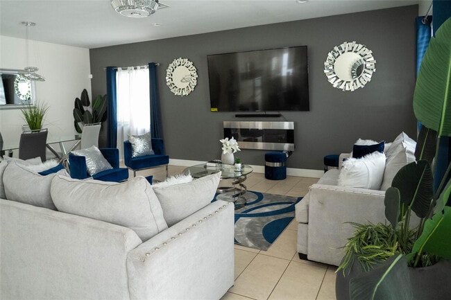 Building Photo - 2710 NW 5th St