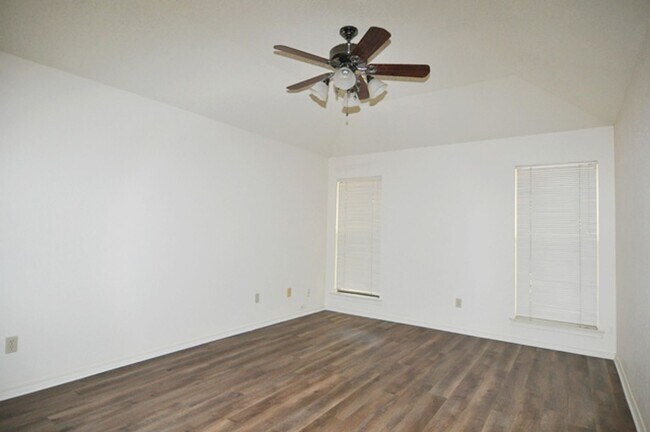 Building Photo - COMING SOON/VIEW NOW - Beautiful Euless Home in GCISD – Updated & Move-In Ready!