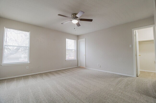 Building Photo - 511 Mathis Mdw