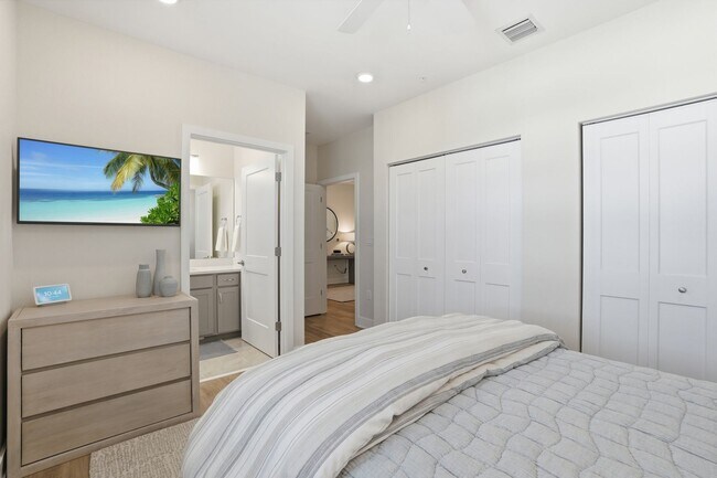 Building Photo - Fully Furnished 3 Bedroom, 3.5 Bath Townhome