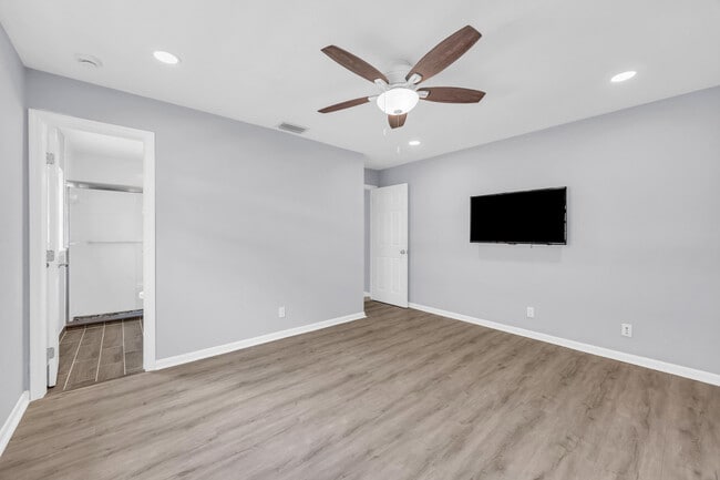 Building Photo - 3865 Vancott Cir