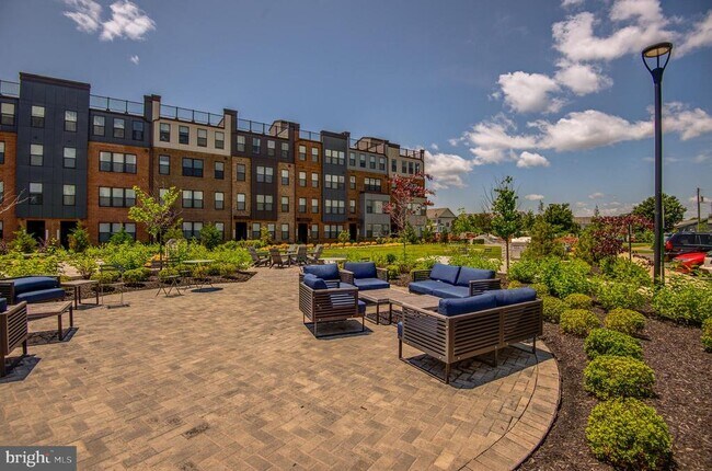 Building Photo - 43792 Middleway Ter
