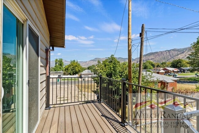 Building Photo - 2 Bedroom 1 Bath Ogden Duplex