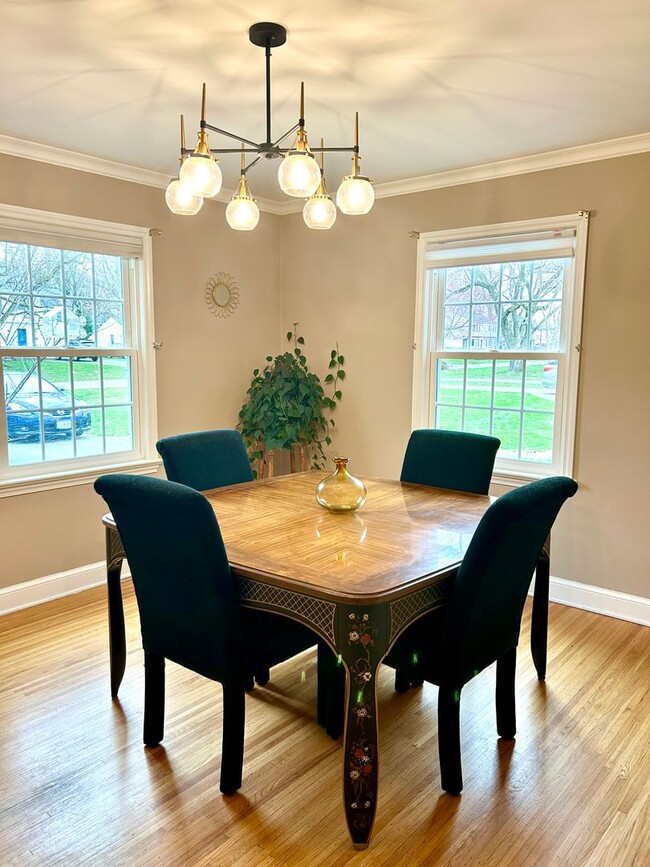 Building Photo - Sunroom Retreat | Fully Furnished 3BR with Private Fenced Yard