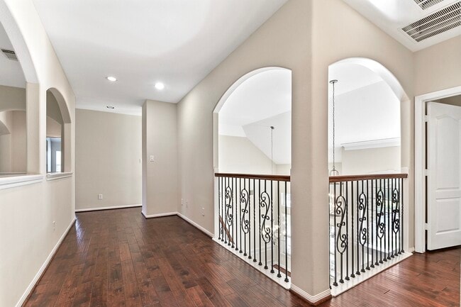 Building Photo - 28514 Hayden Park Dr