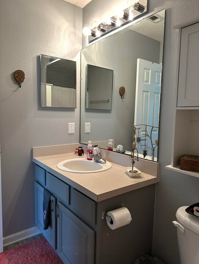 Building Photo - 370 Scrub Jay Dr