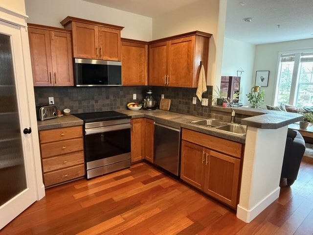 Kitchen - 11836 SW Palermo St