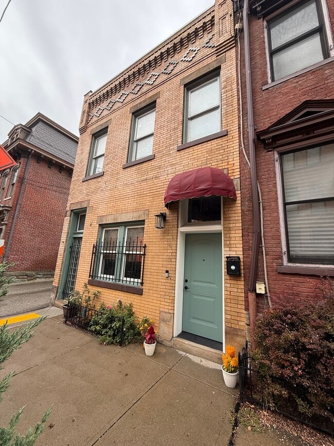 Primary Photo - Elegant Historic North Shore Home – 2 bedr...