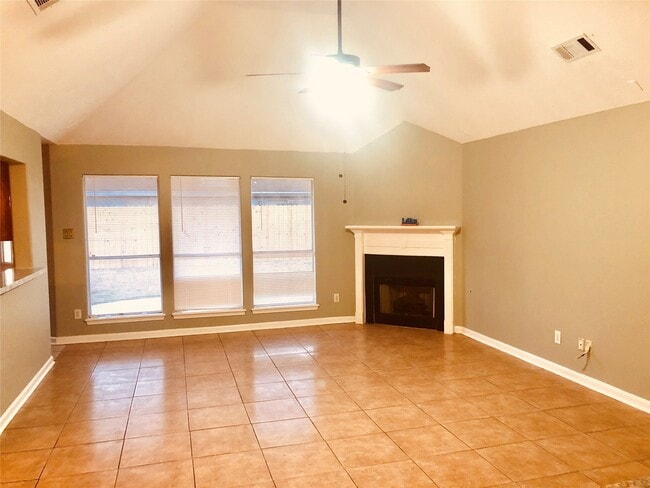 Building Photo - 2510 Carriage Ln