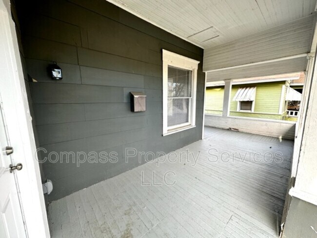 Building Photo - 1827B Proctor Ave