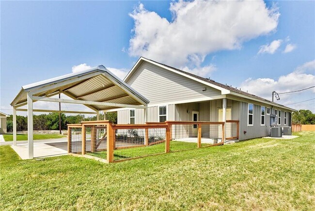 Building Photo - 400 Rose Dr