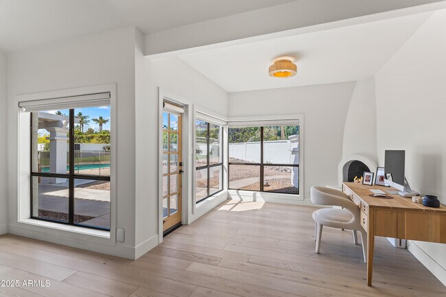 Building Photo - 6701 E San Miguel Ave