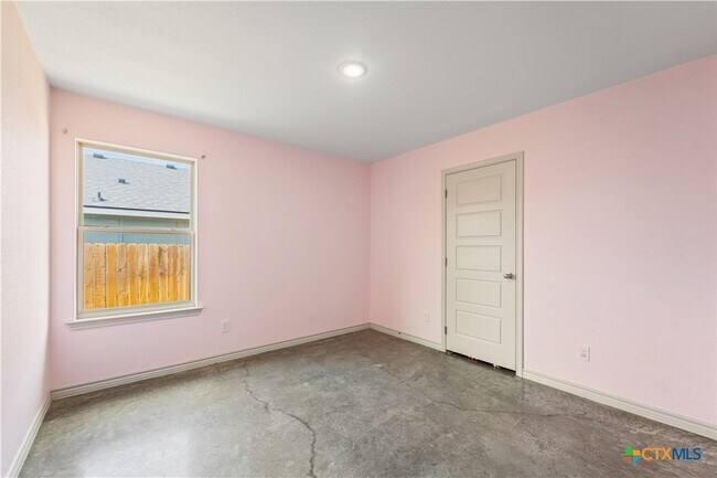 Building Photo - 742 Freedom Cir