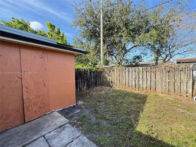 Building Photo - 5451 SW 37th St