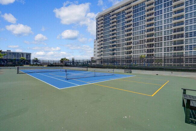 Building Photo - 531 N Ocean Blvd