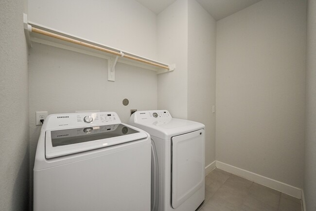 Building Photo - 9222 Dearborn Knoll Dr