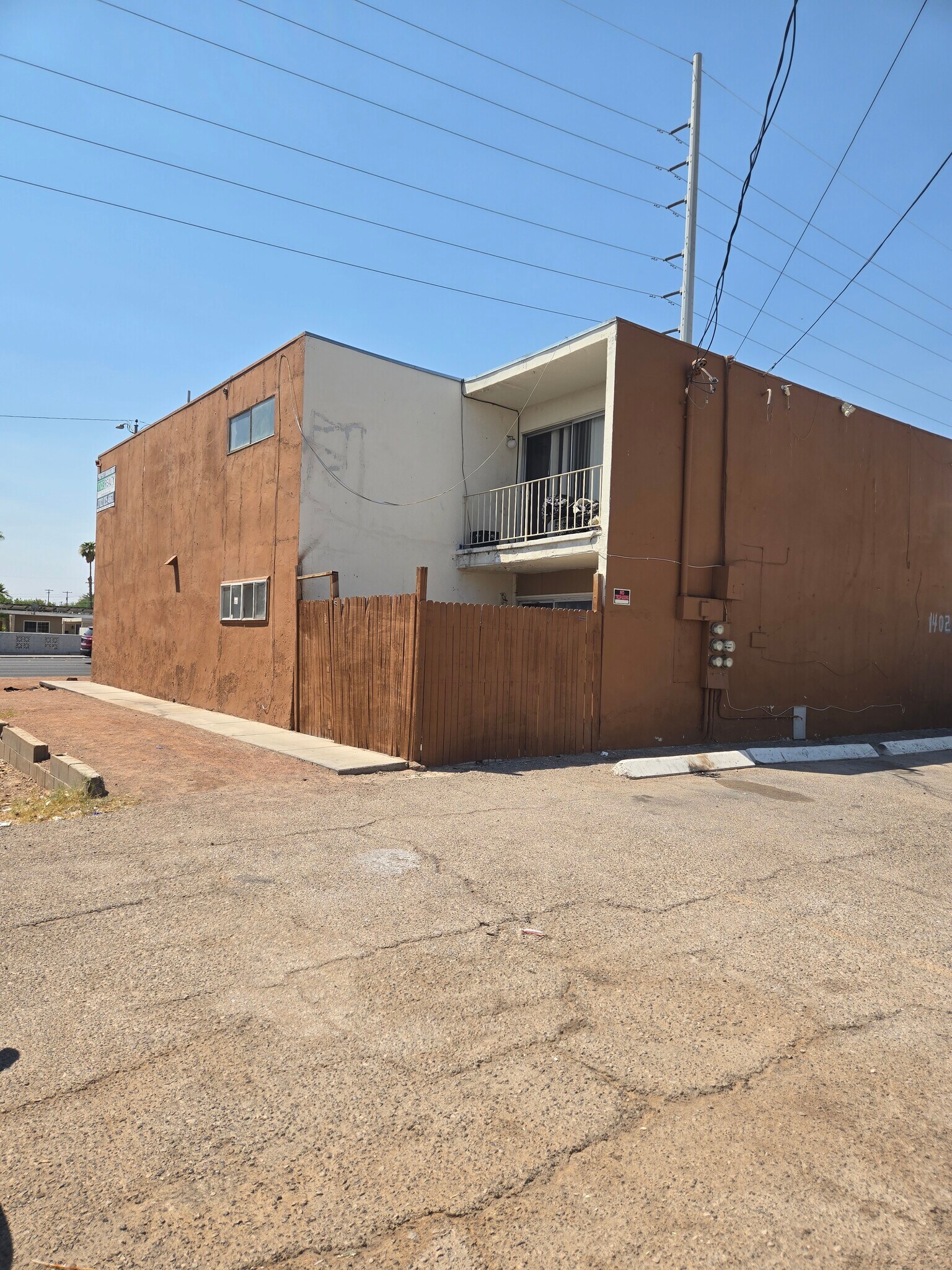 Building Photo - 1402 E Desert Inn Rd